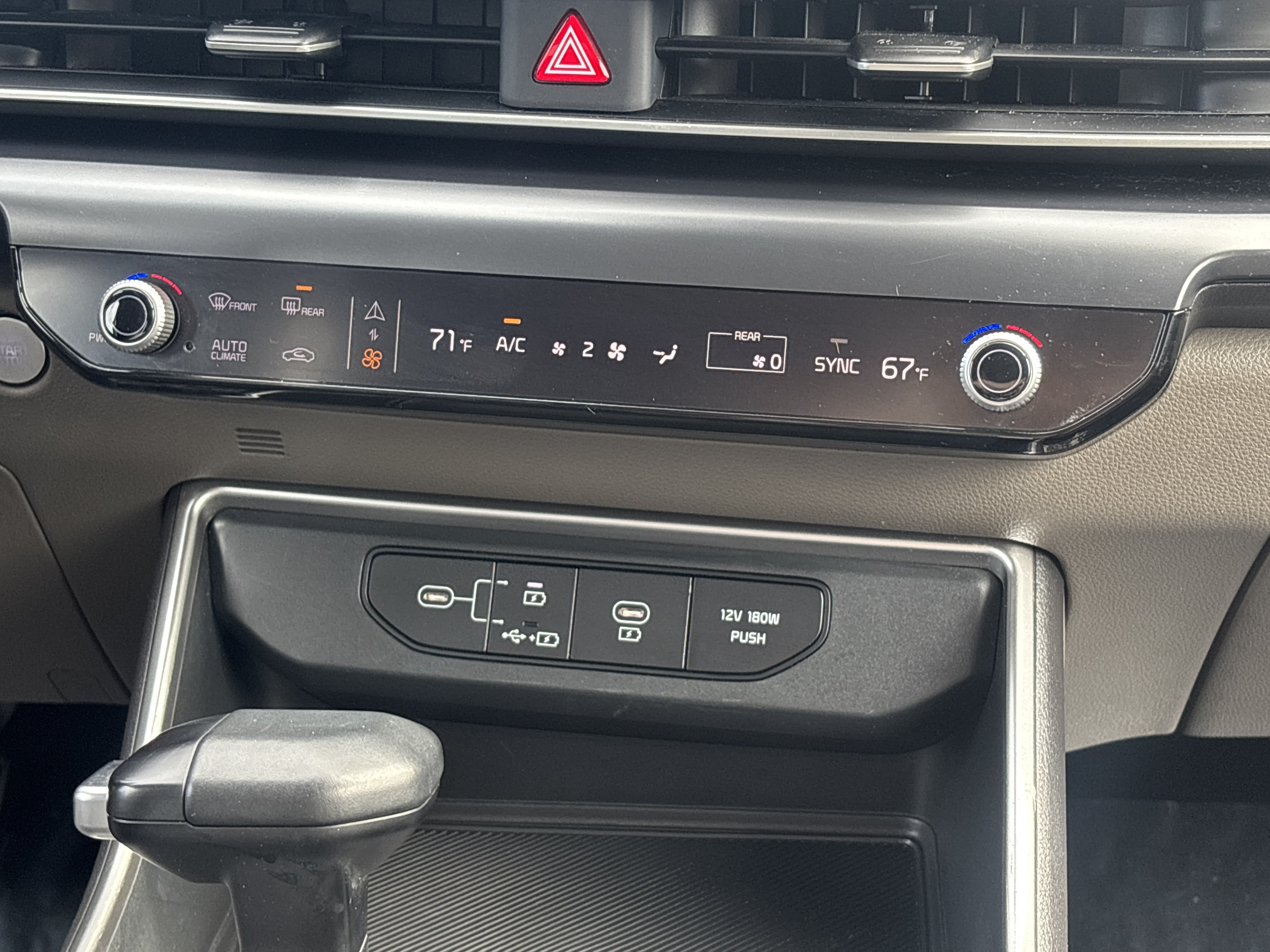 Used 2025 Kia Carnival FWD image 12