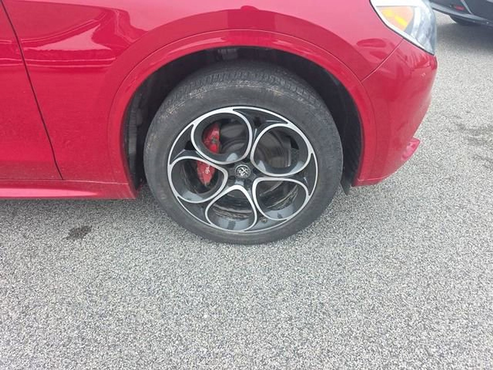 Used 2023 Alfa Romeo Stelvio Veloce image 9