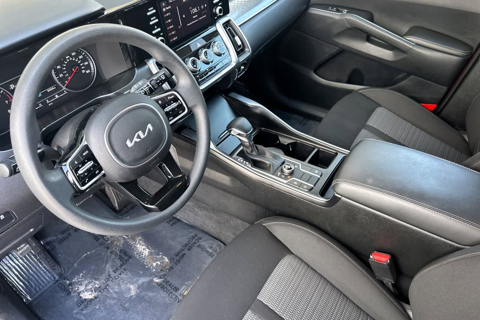 Used 2023 Kia Sorento LX AWD/4WD image 11
