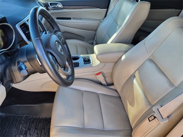 Used 2017 Jeep Grand Cherokee Limited image 3