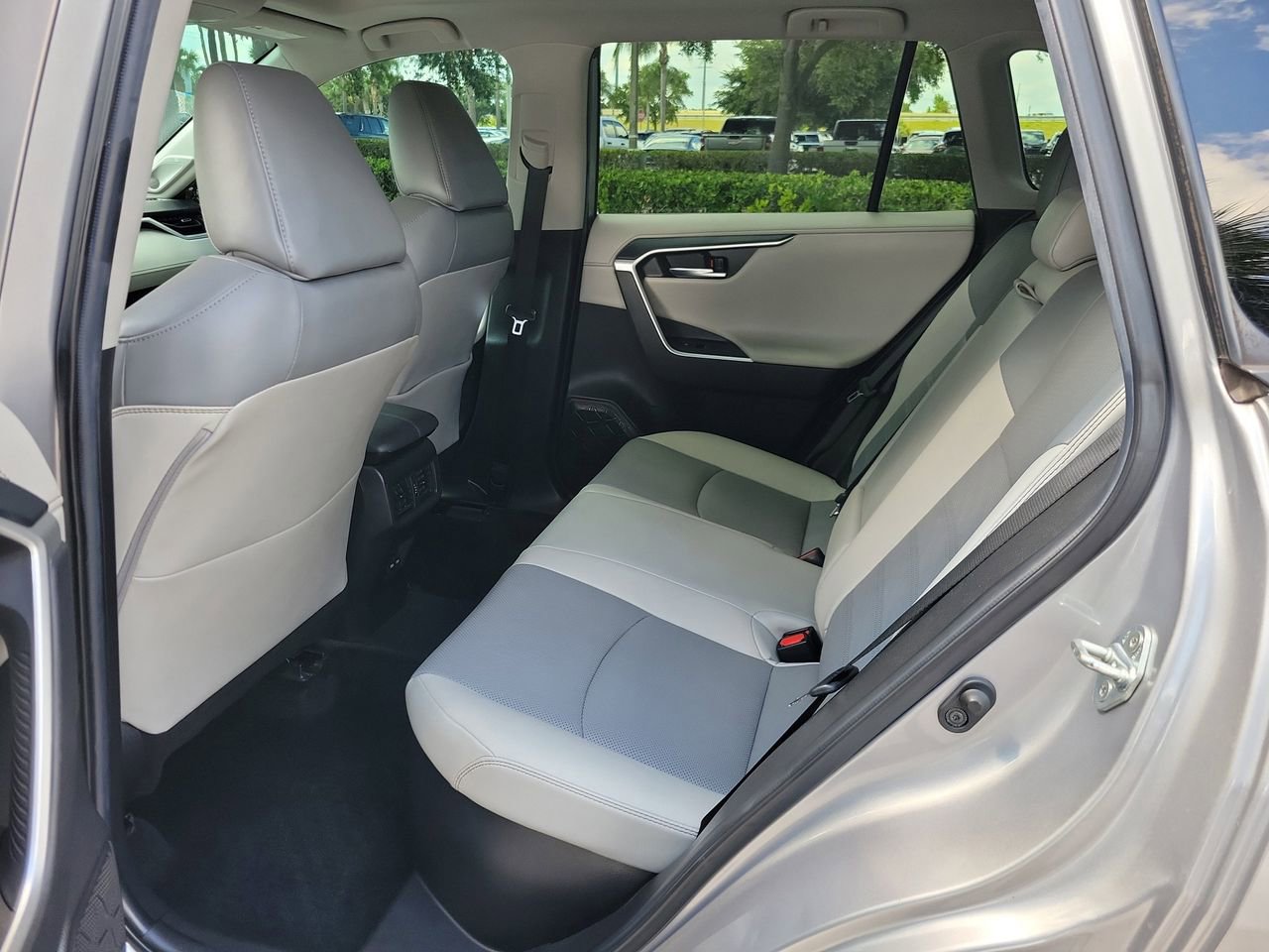 Used 2022 Toyota RAV4 Limited AWD/4WD image 11