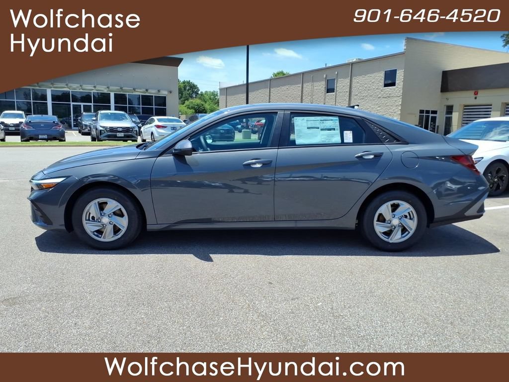 New 2026 Hyundai Elantra SE FWD image 2
