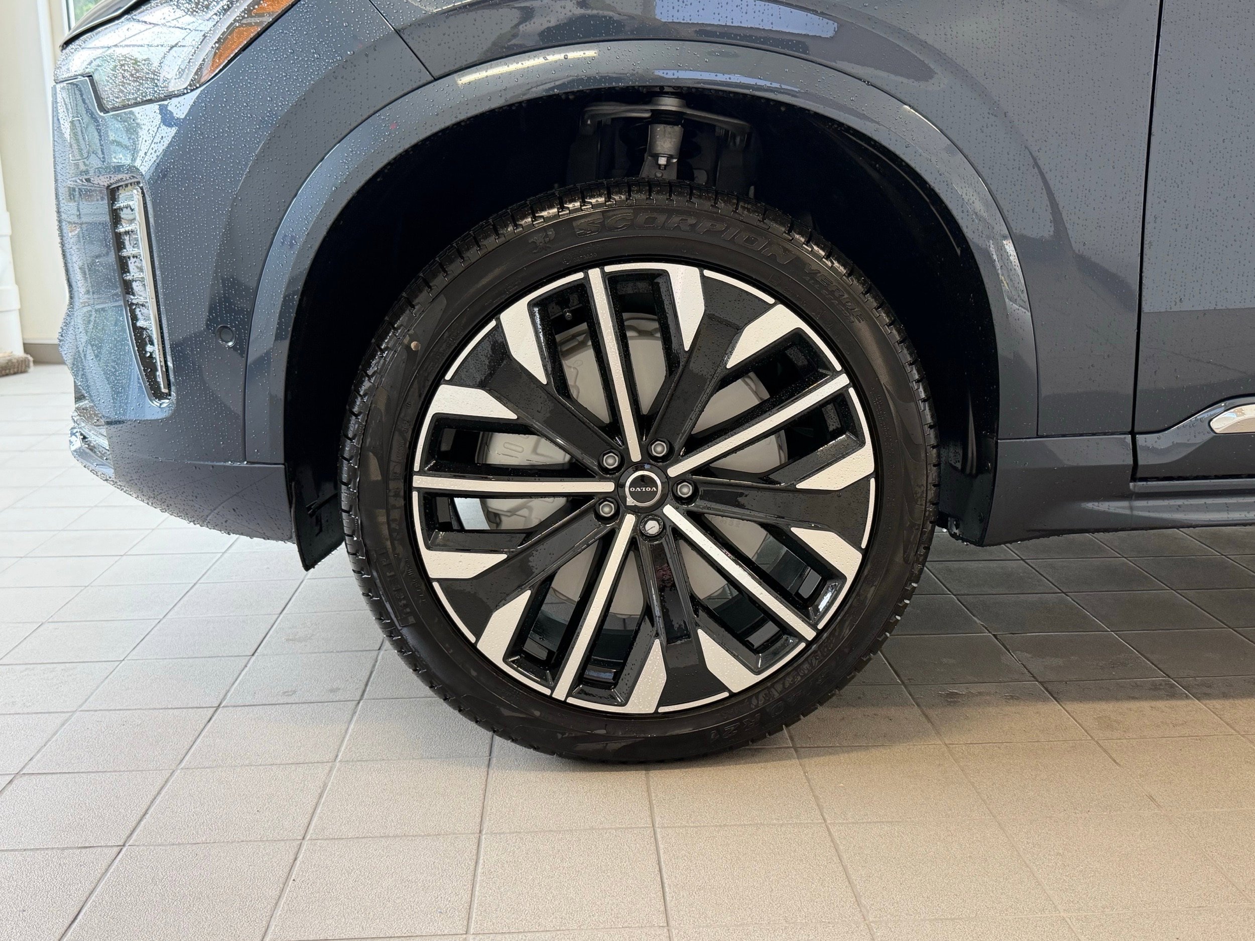 New 2026 Volvo XC90 B6 Ultra w/ Protection Package Premier AWD/4WD image 9