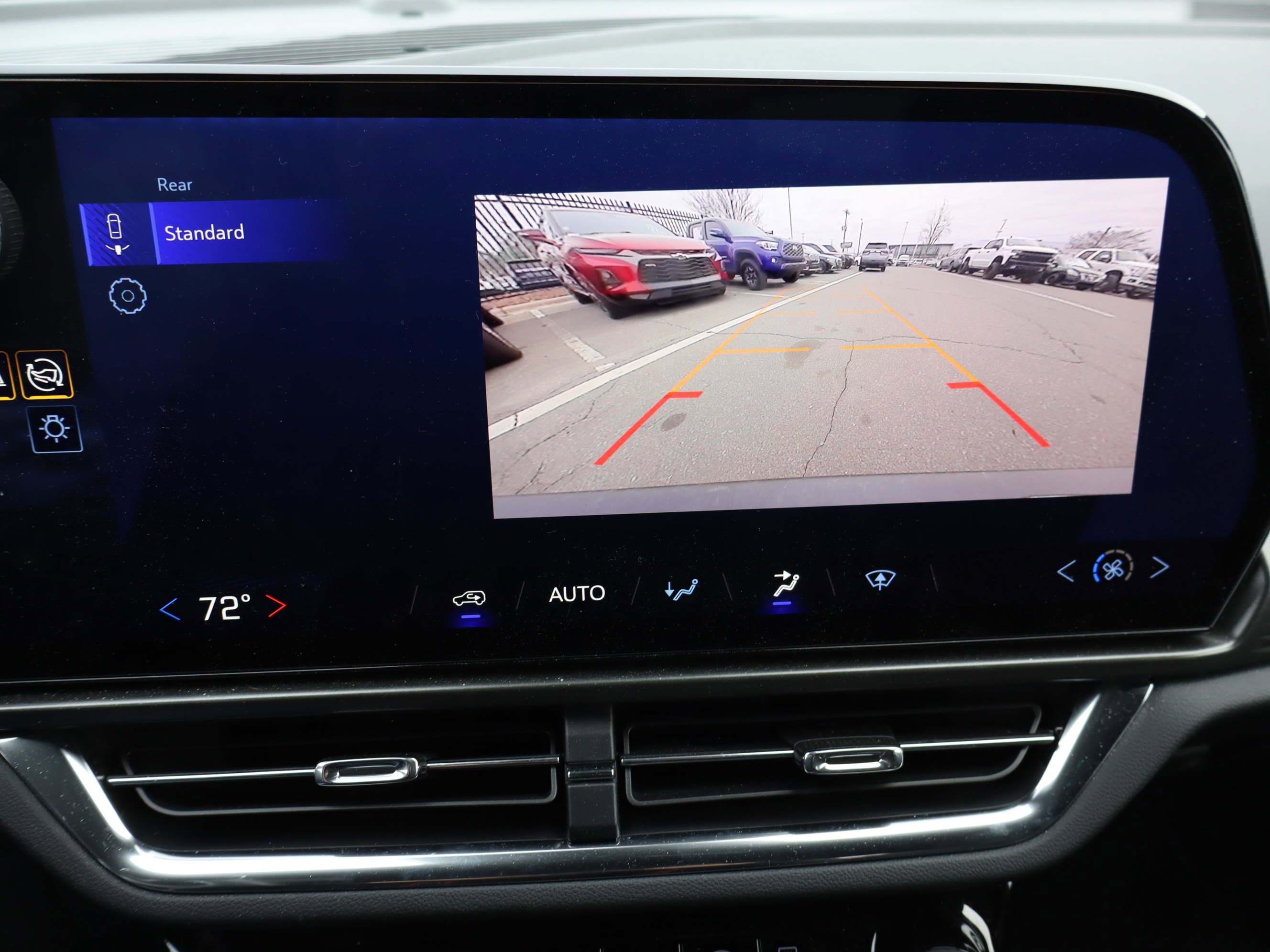 Used 2025 Chevrolet Equinox EV LT image 26