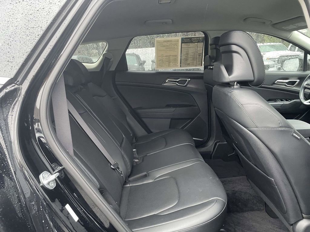 Used 2024 Kia Sportage EX image 17