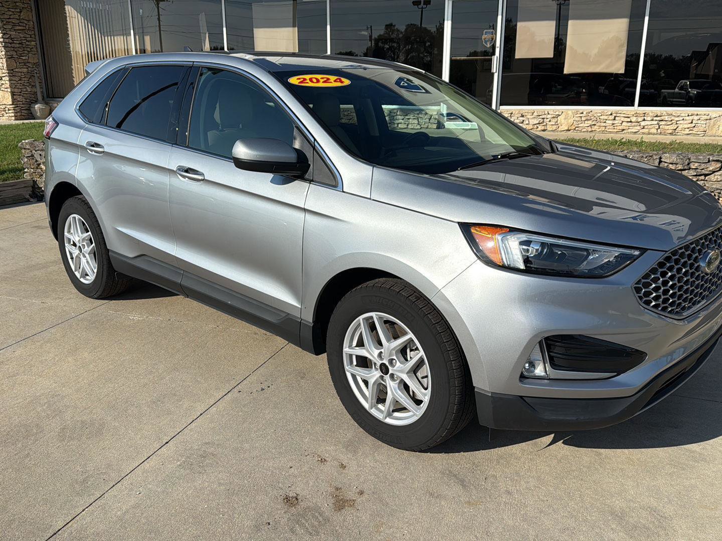 Used 2024 Ford Edge SEL w/ Convenience Package image 1