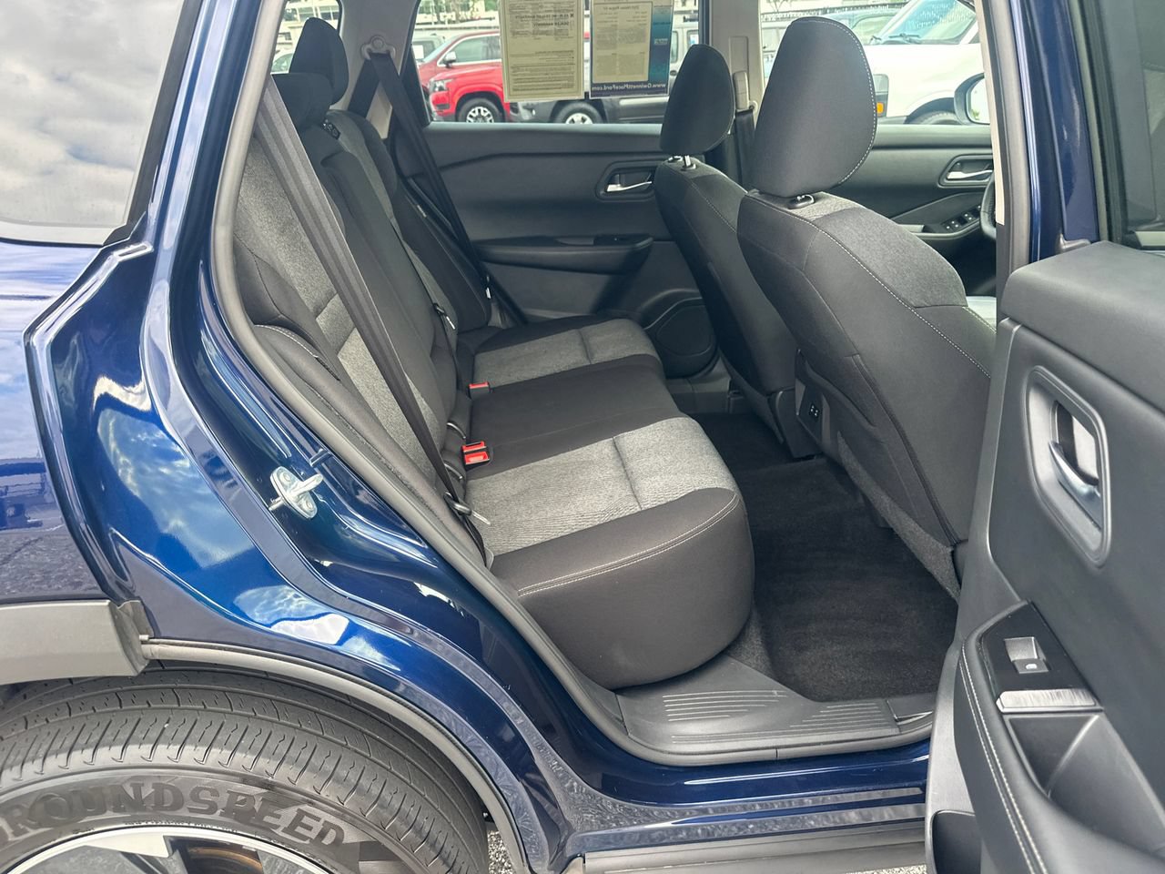 Used 2025 Nissan Rogue SV AWD/4WD image 17