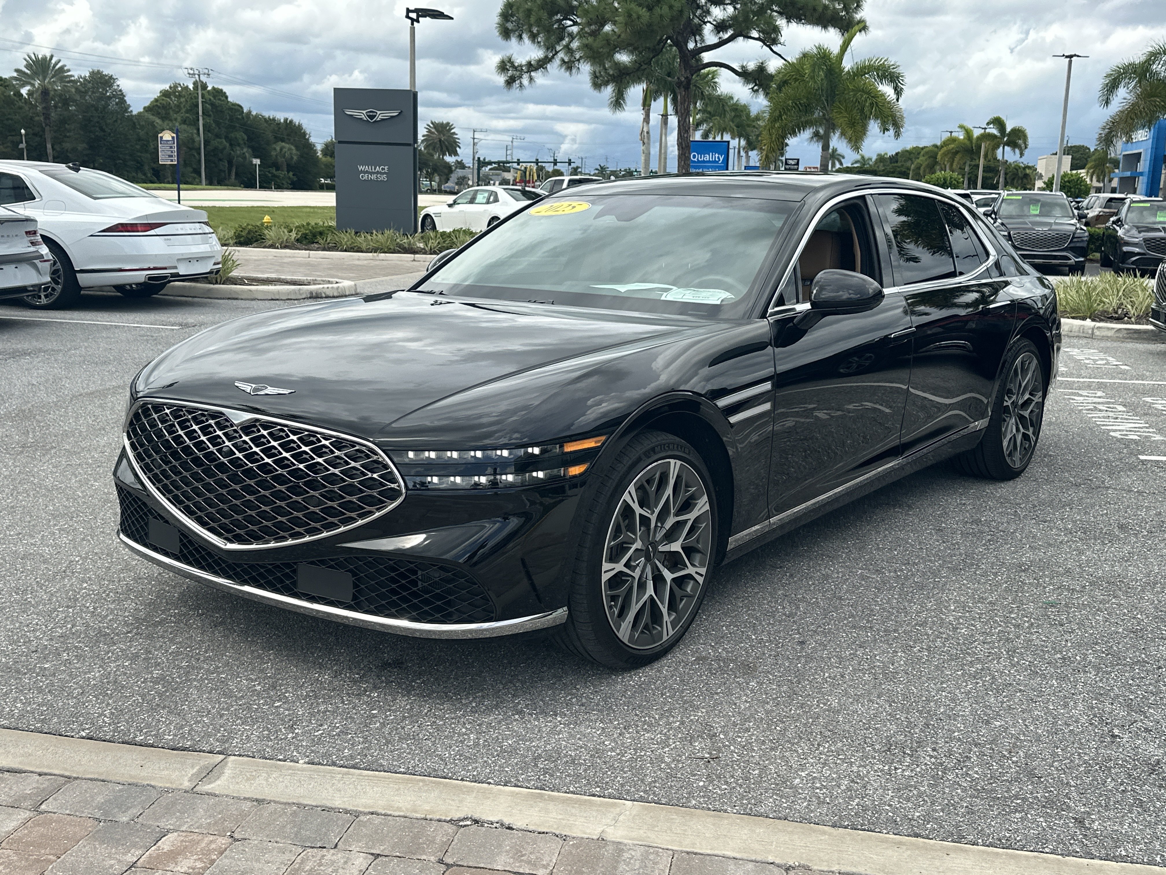Certified 2025 Genesis G90 3.5T AWD/4WD image 3