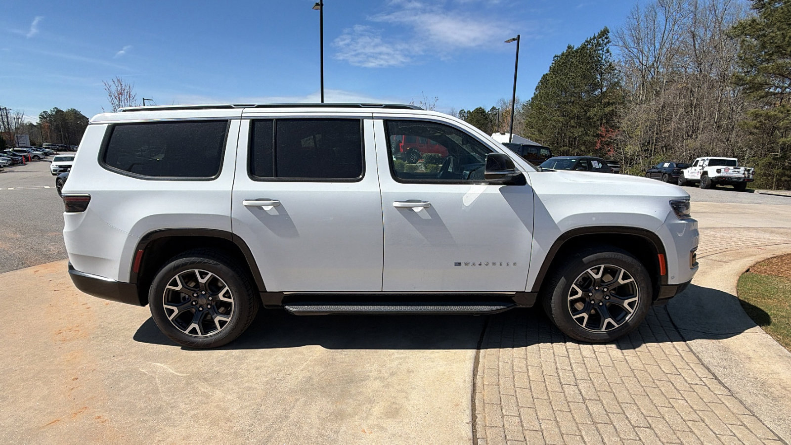 Used 2023 Jeep Wagoneer Series III w/ Preferred Equipment Group image 7