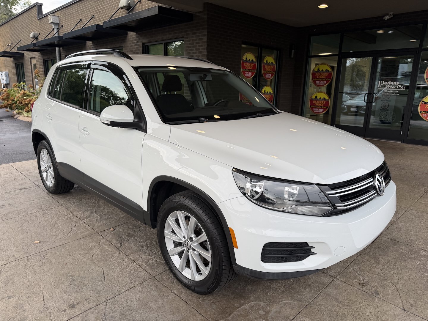 Used 2017 Volkswagen Tiguan Limited w/ Premium Package FWD image 5