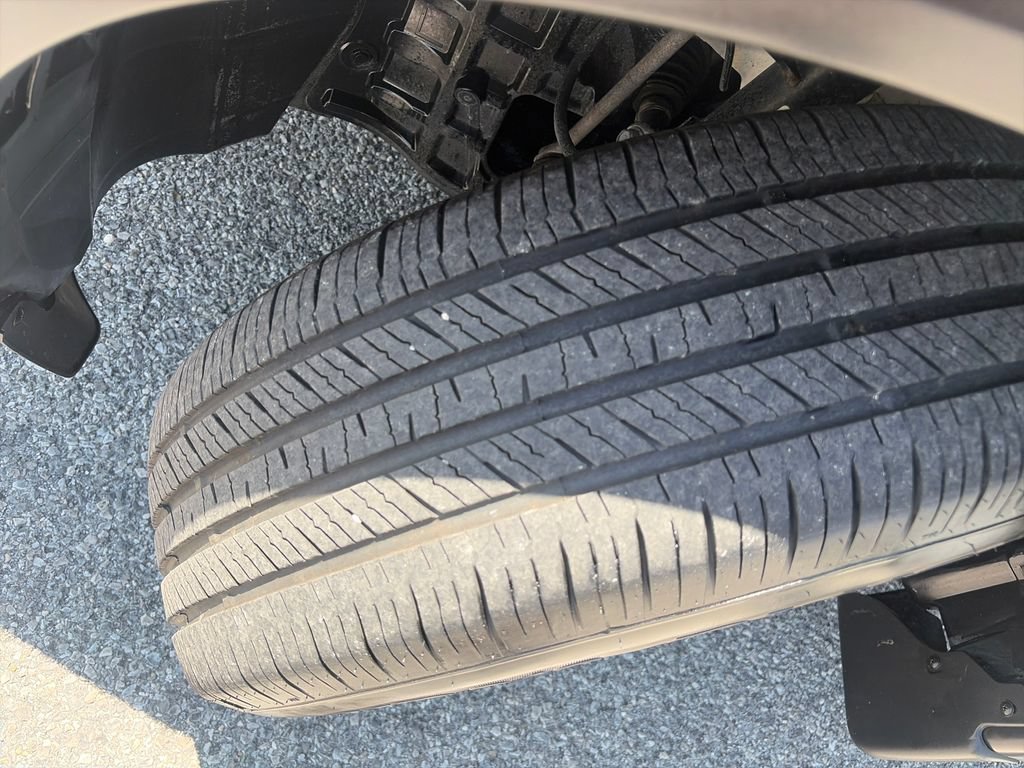 Used 2023 Nissan Rogue S AWD/4WD image 27