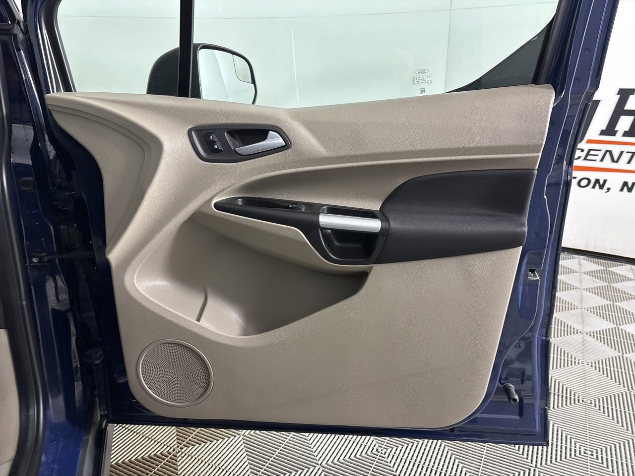Used 2015 Ford Transit Connect XLT image 23