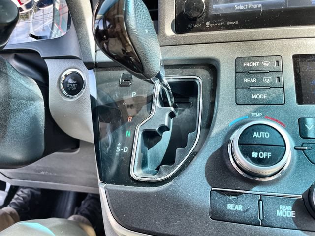 Used 2017 Toyota Sienna XLE AWD/4WD image 21