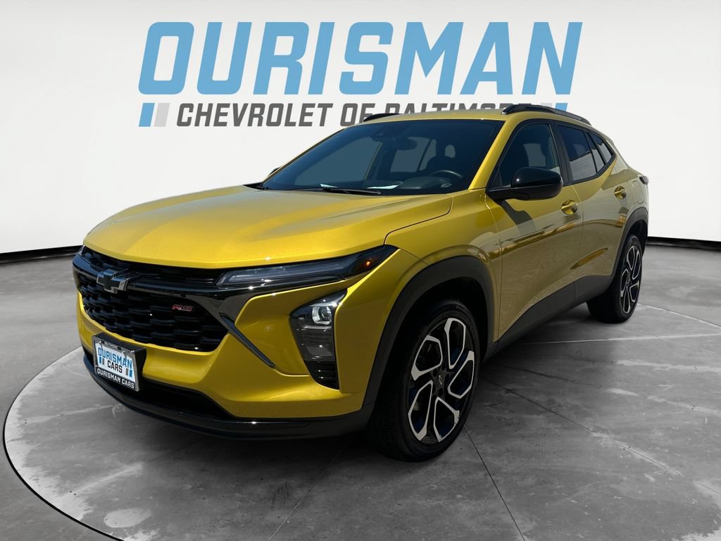 Used 2025 Chevrolet Trax RS FWD image 2