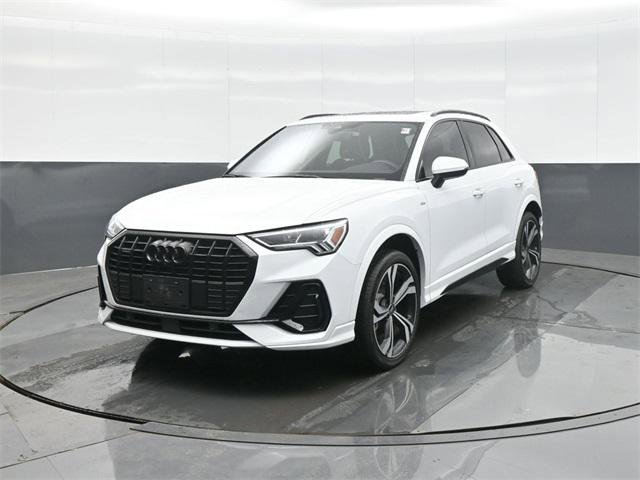 Used 2023 Audi Q3 2.0T Premium Plus w/ Premium Plus Package image 3