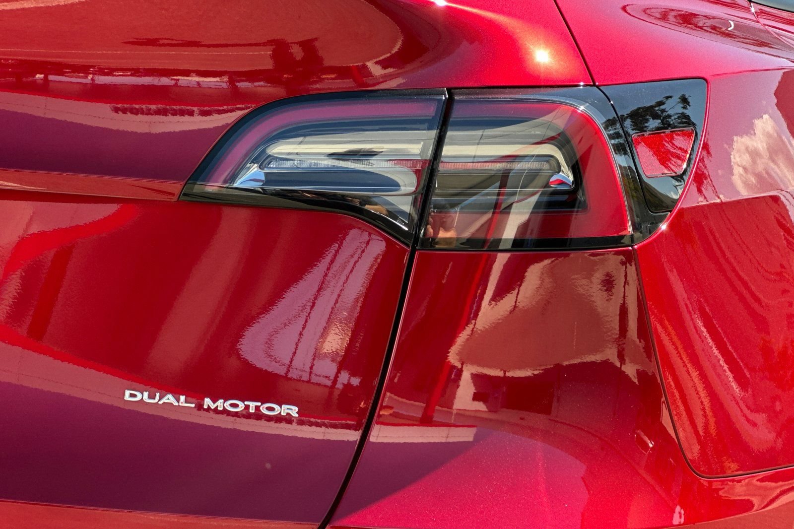 Used 2024 Tesla Model Y Long Range AWD/4WD image 28