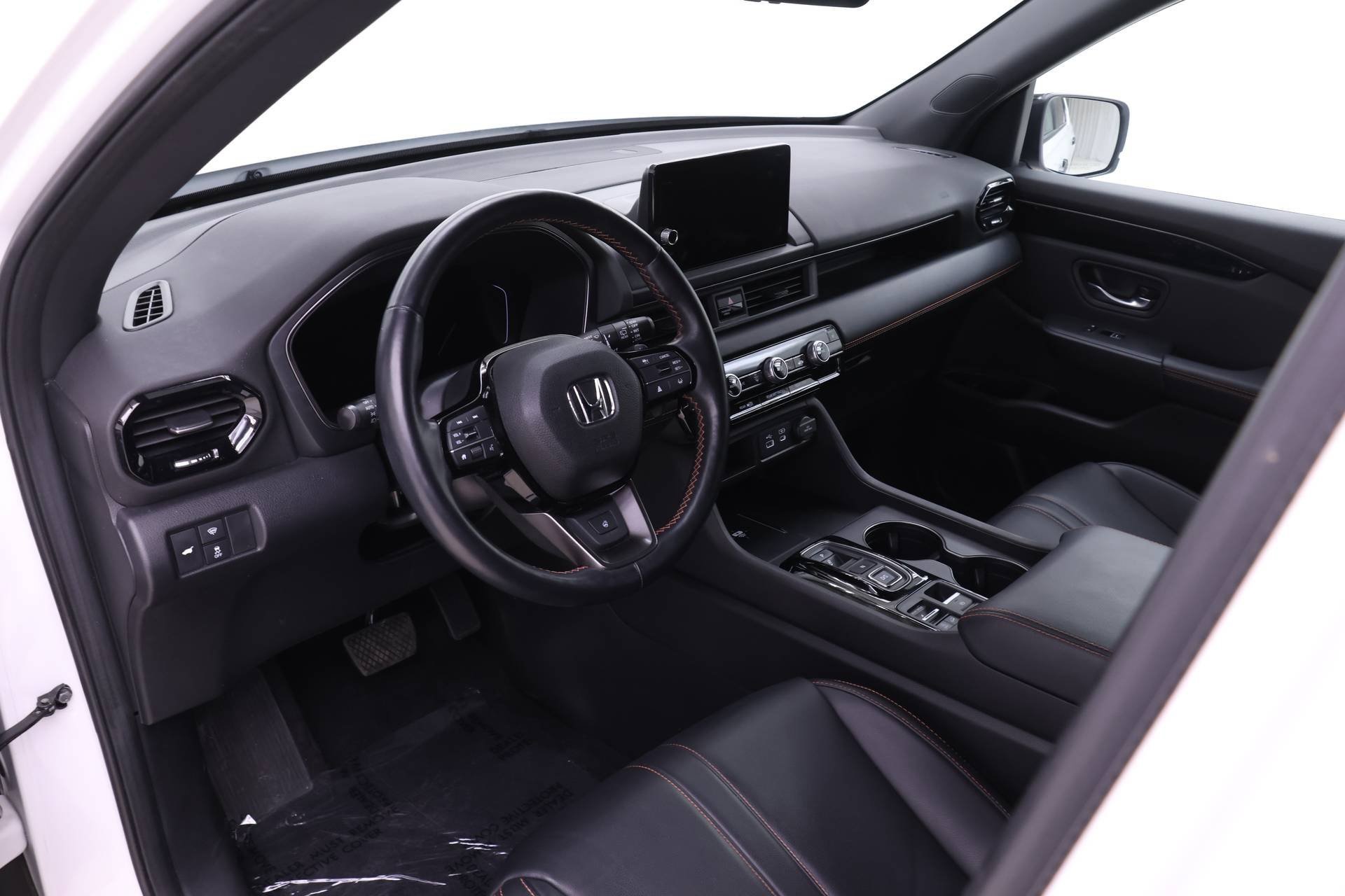 Used 2023 Honda Pilot TrailSport image 3