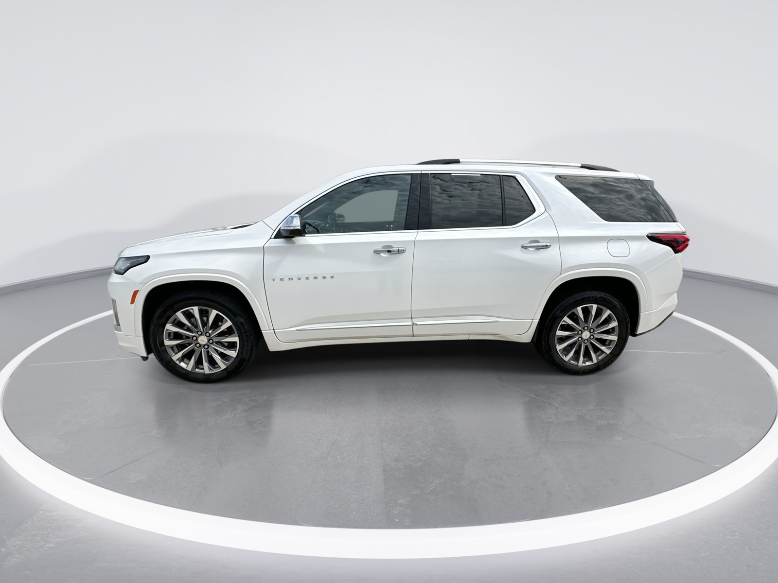 Used 2022 Chevrolet Traverse Premier w/ LPO, Floor Liner Package AWD/4WD image 5