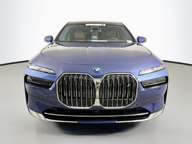 Certified 2023 BMW i7 xDrive60 w/ Executive Package 2 AWD/4WD image 2