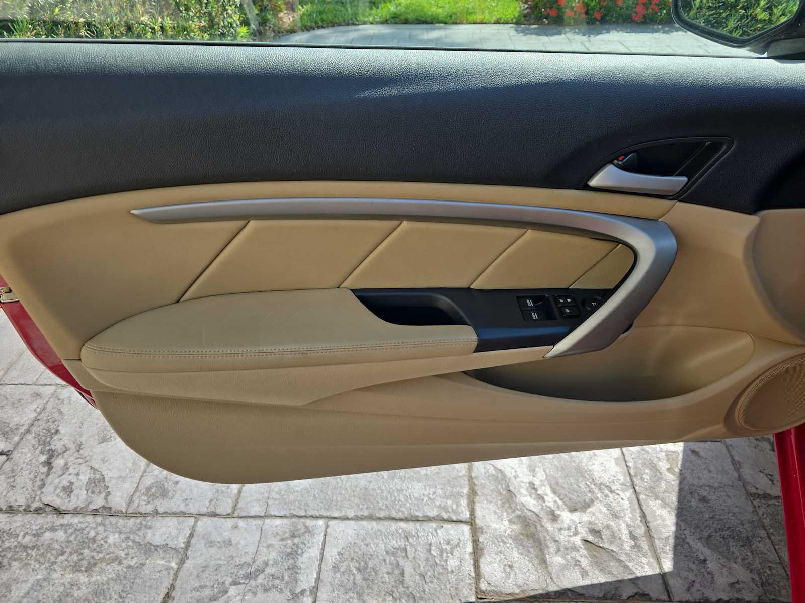 Used 2011 Honda Accord EX-L image 11