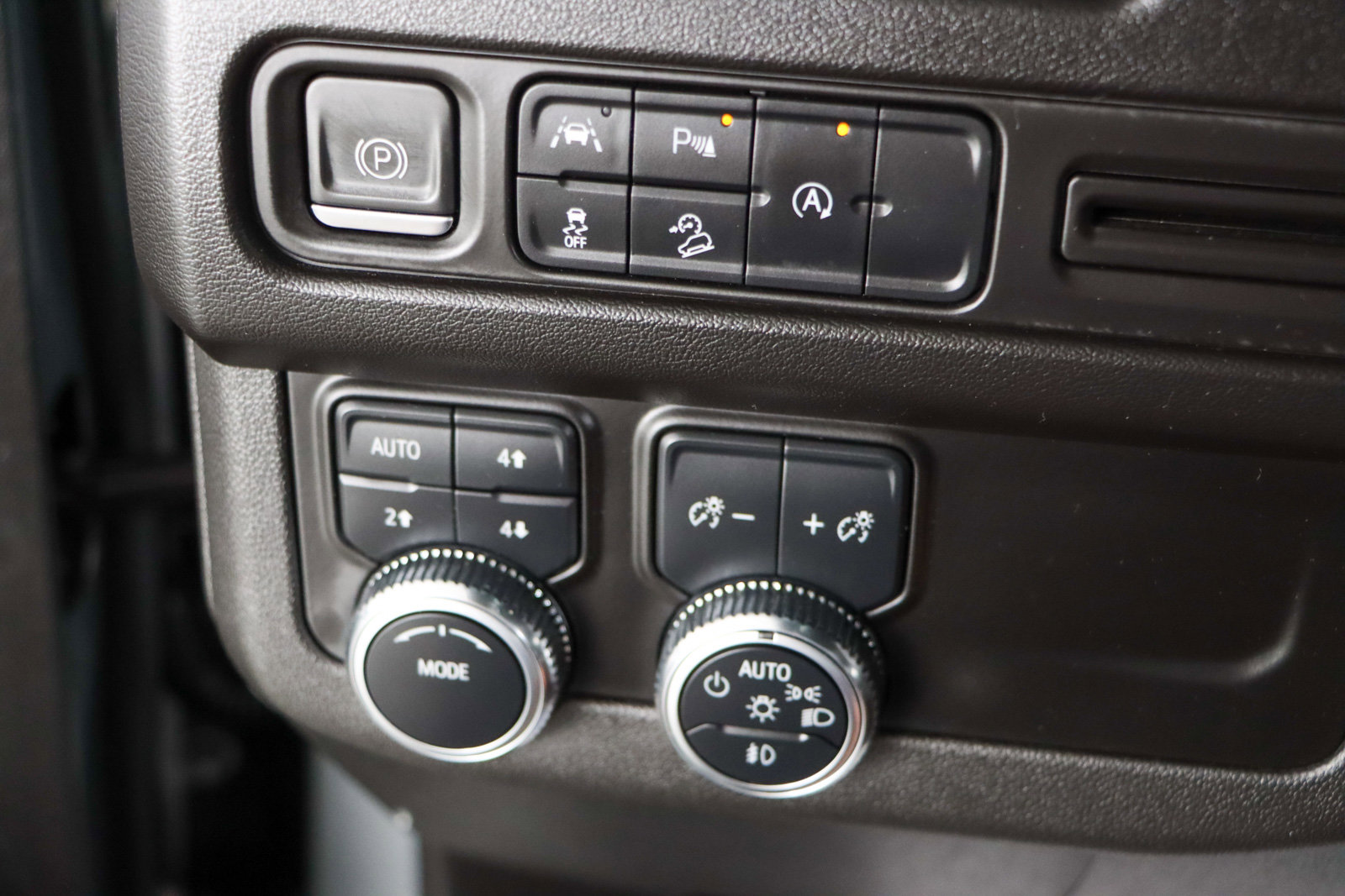 Used 2023 GMC Yukon AT4 AWD/4WD image 23