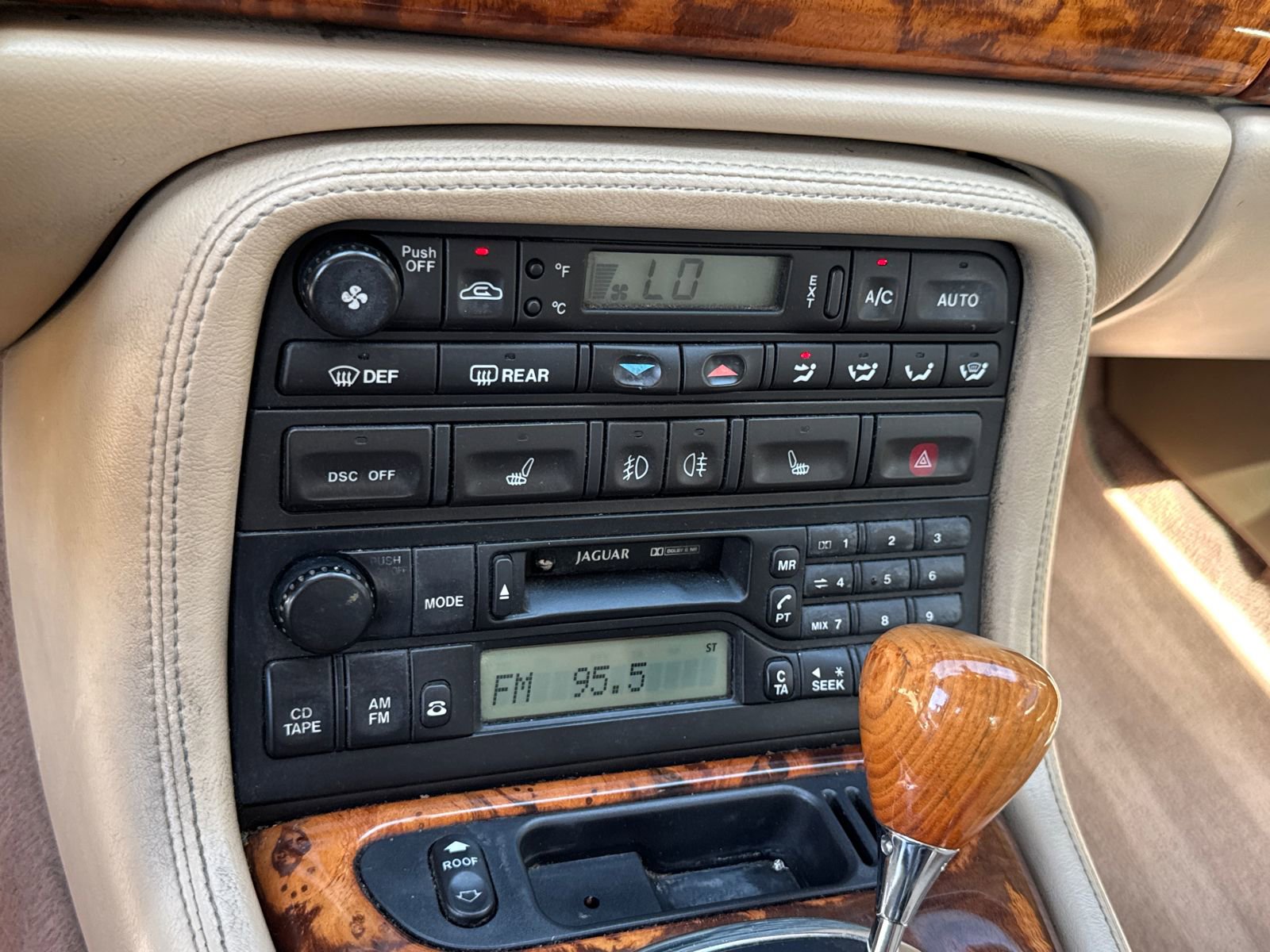 Used 2006 Jaguar XK8 Convertible image 19