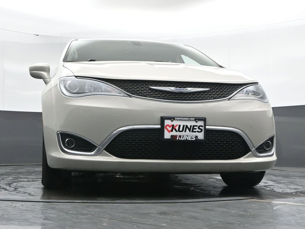 Used 2019 Chrysler Pacifica Touring Plus w/ Cold Weather Group image 46