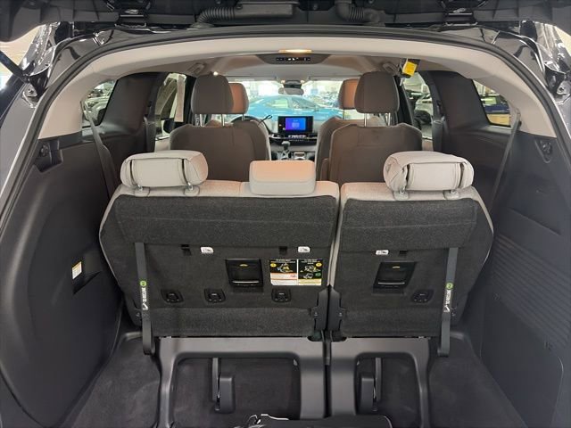 Certified 2025 Toyota Sienna LE image 11