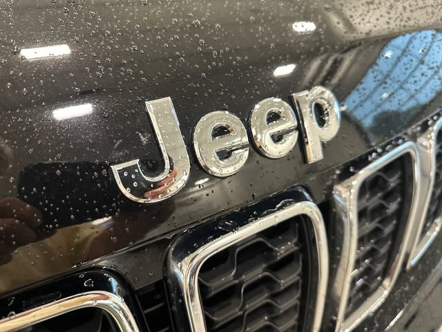 Used 2018 Jeep Grand Cherokee Limited AWD/4WD image 35