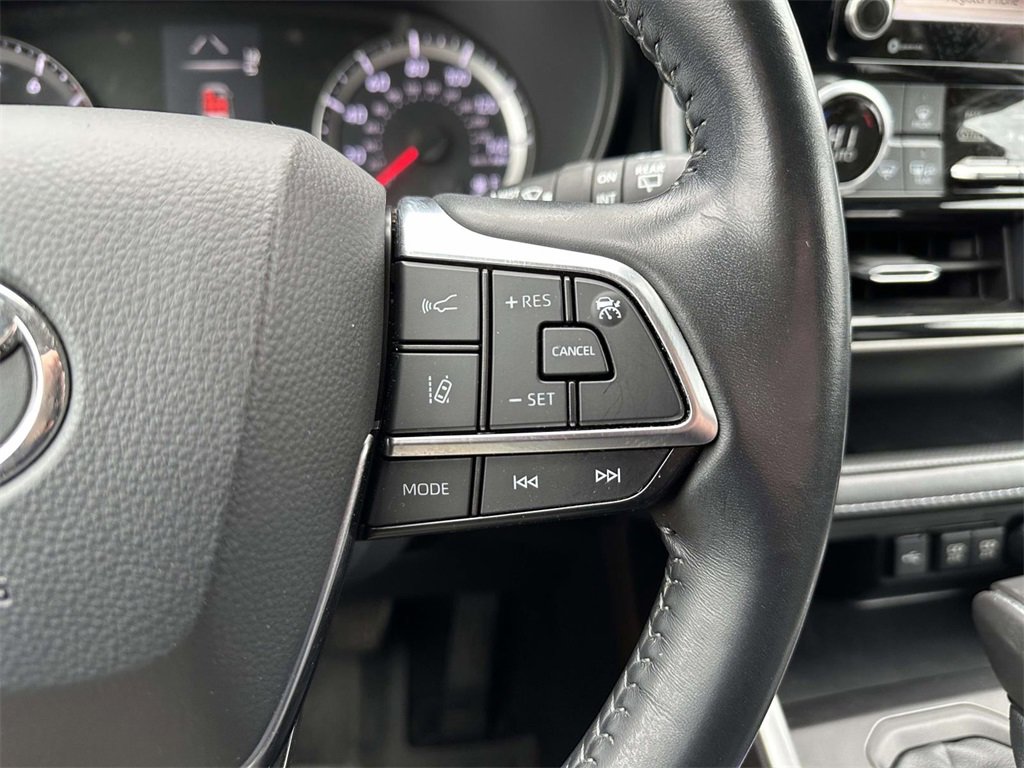 Certified 2021 Toyota Highlander LE image 7