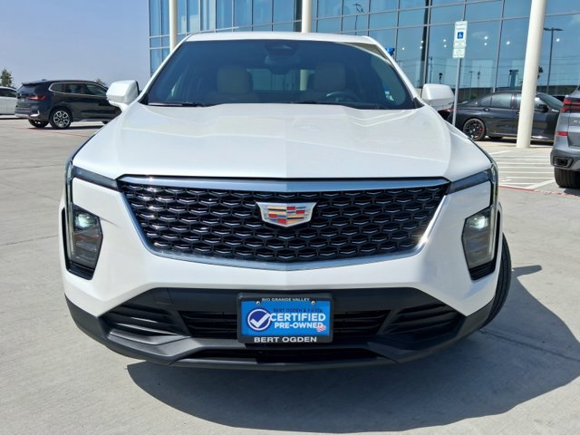Used 2024 Cadillac XT4 Luxury w/ Cold Weather Package FWD image 3