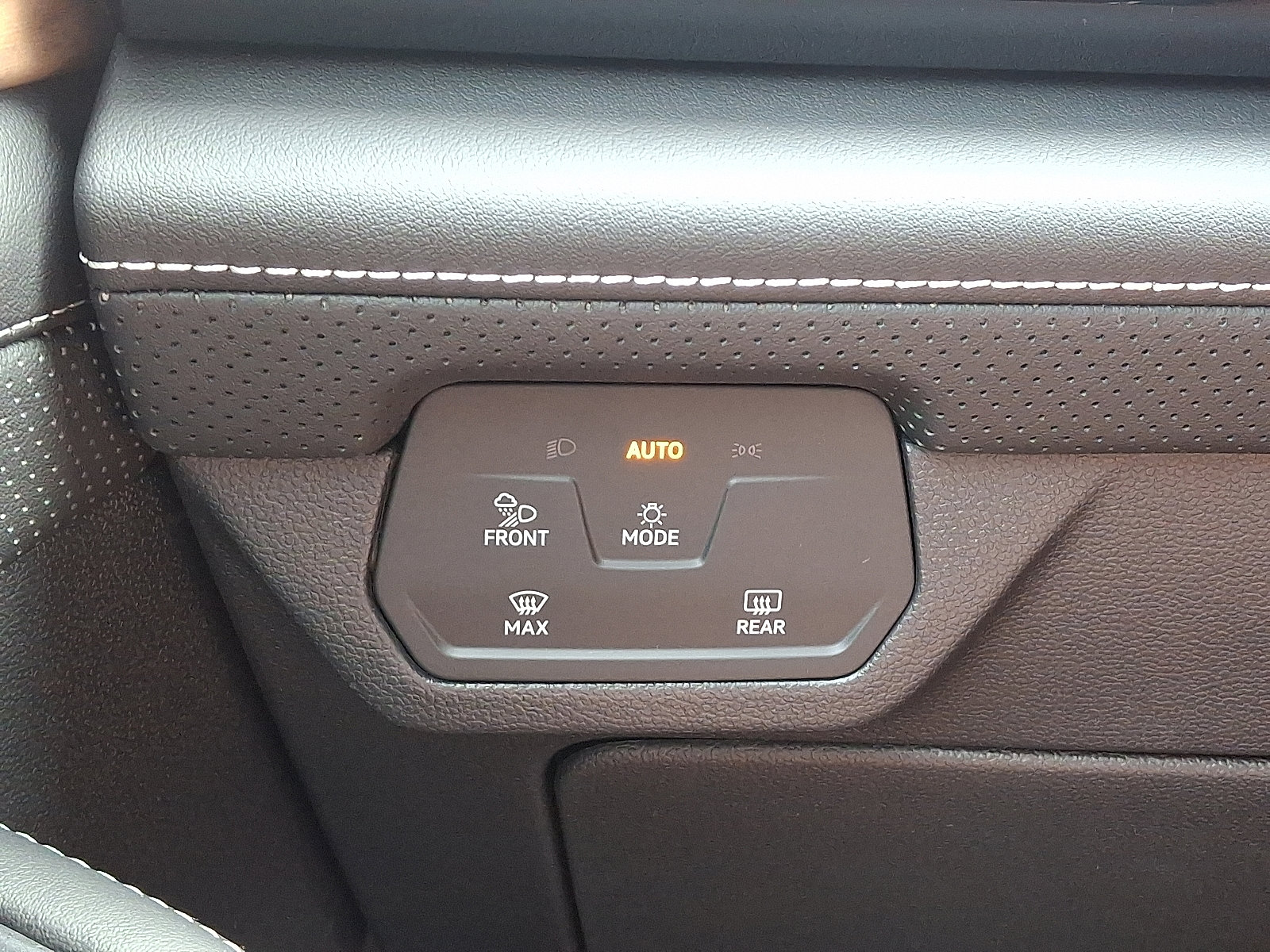 New 2026 Volkswagen Atlas SE image 15