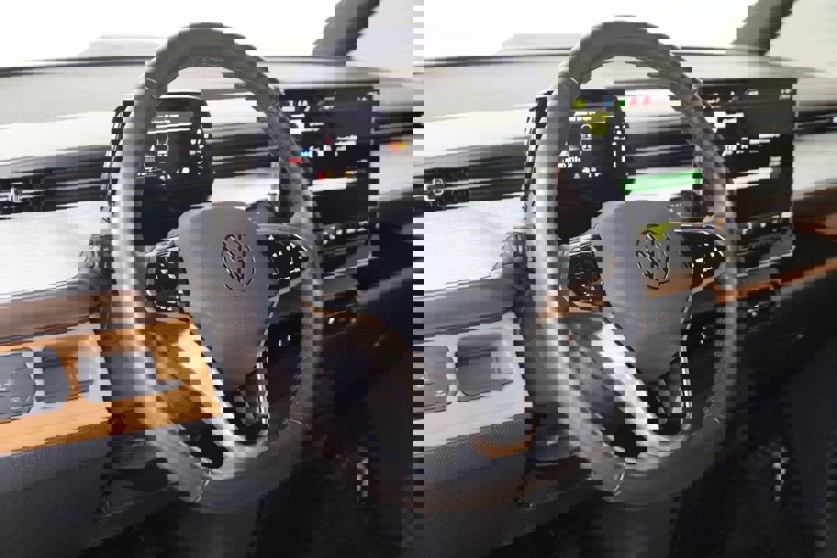 Used 2025 Volkswagen ID. Buzz Pro S image 6