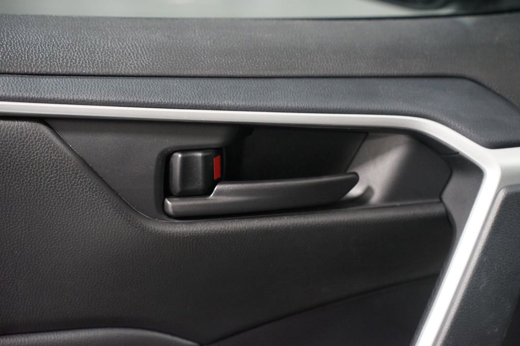 Used 2025 Toyota RAV4 LE image 31