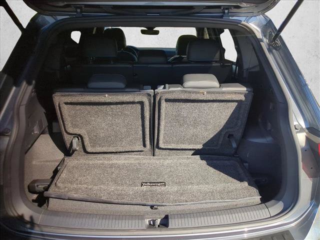 Used 2023 Volkswagen Tiguan SE R-Line FWD image 6