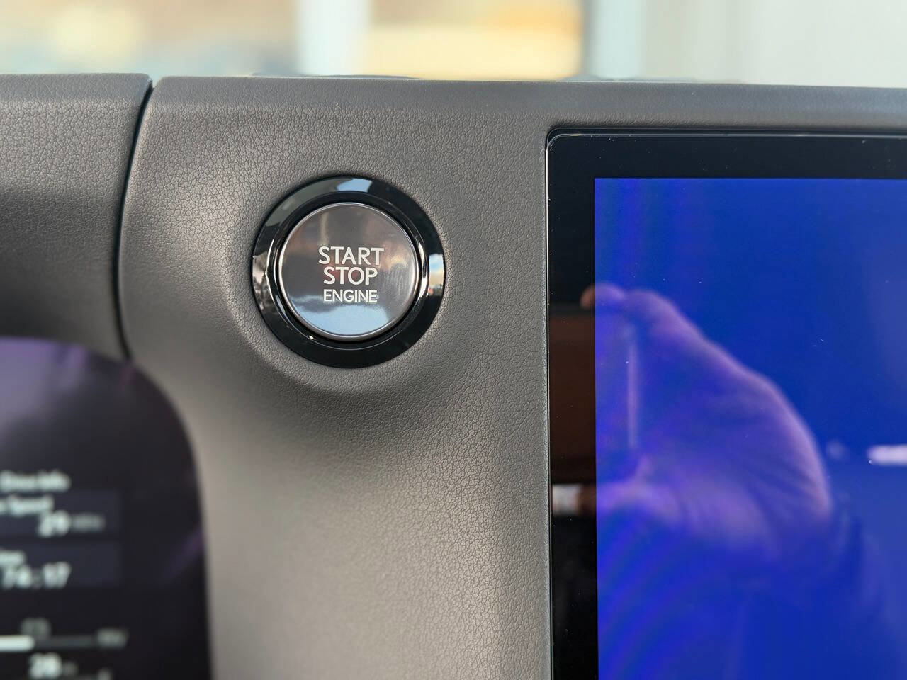 Used 2024 Lexus GX 550 w/ Accessory Package (Z1) image 26