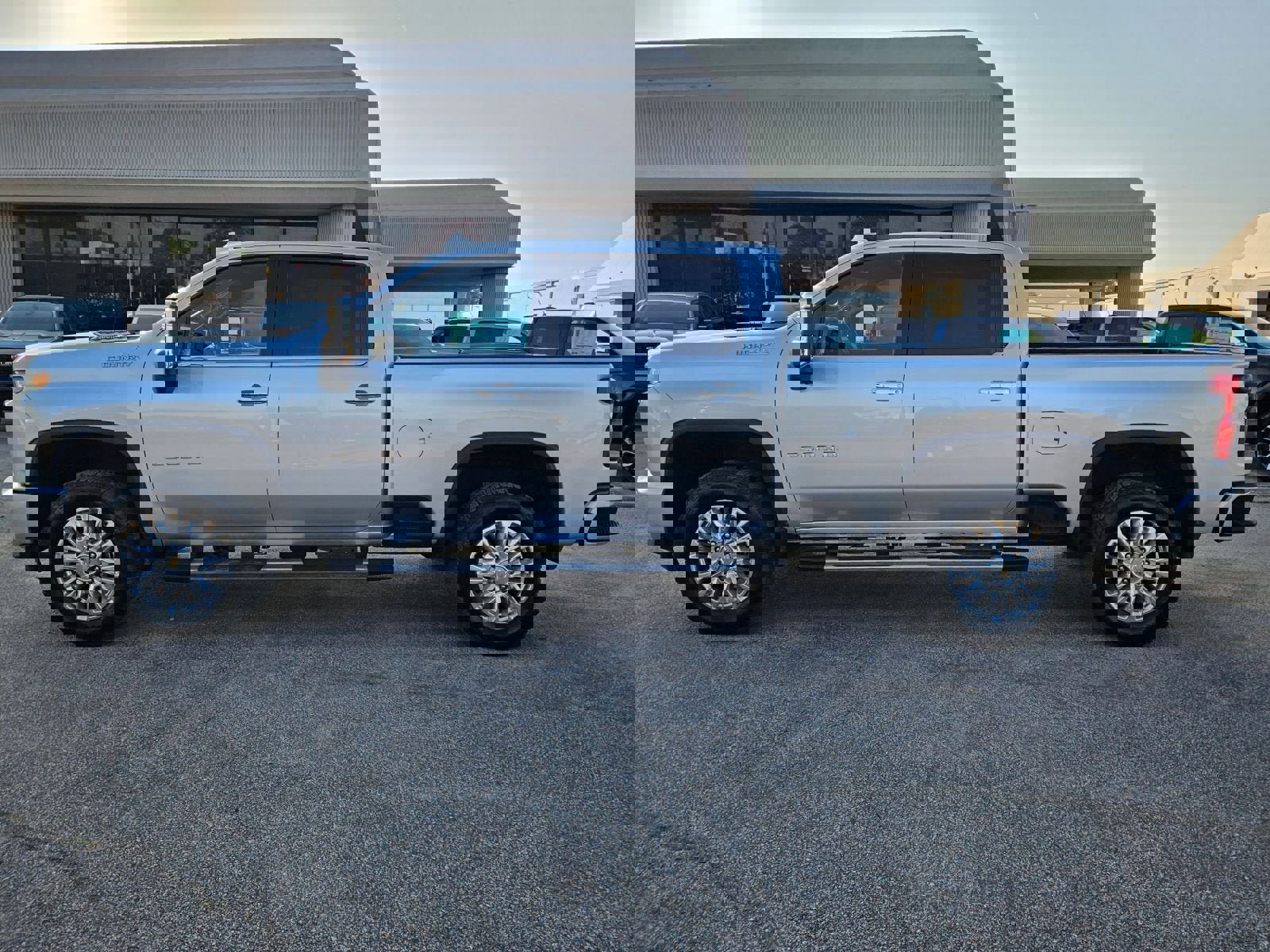 Used 2023 Chevrolet Silverado 2500 High Country image 2