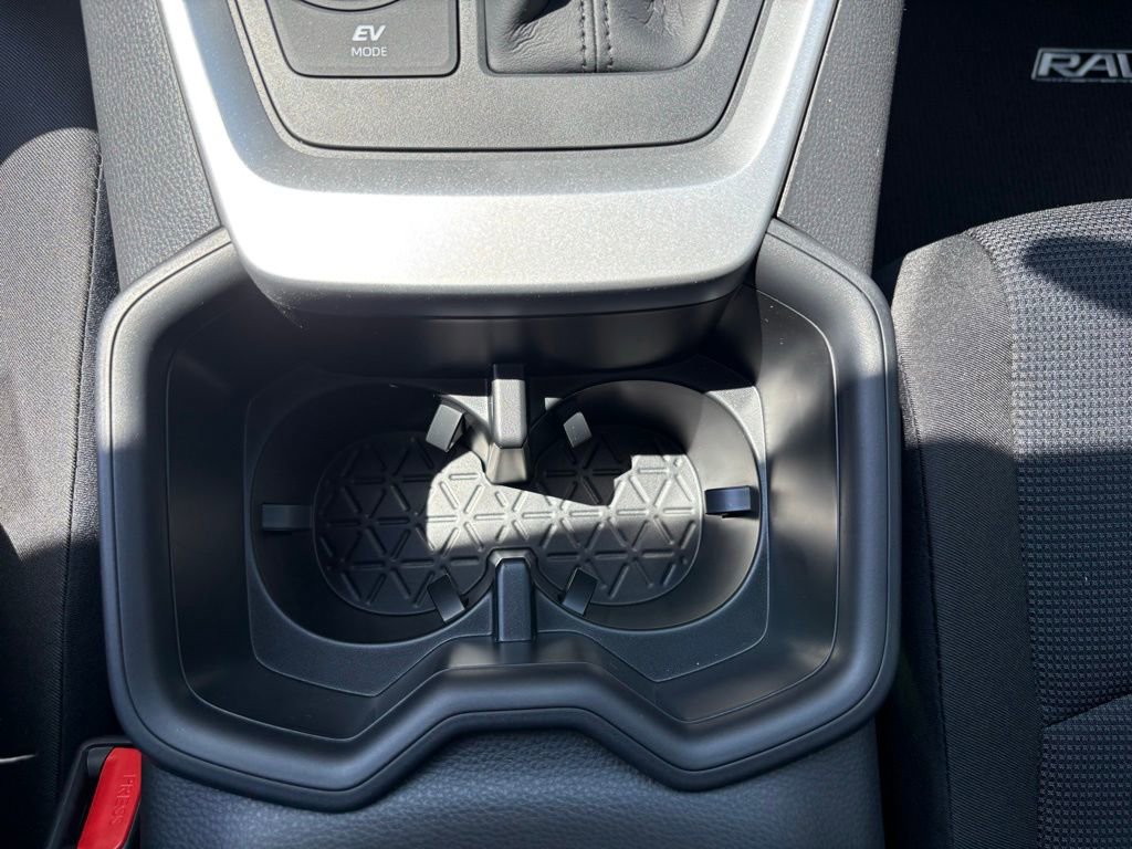 Used 2025 Toyota RAV4 LE image 23