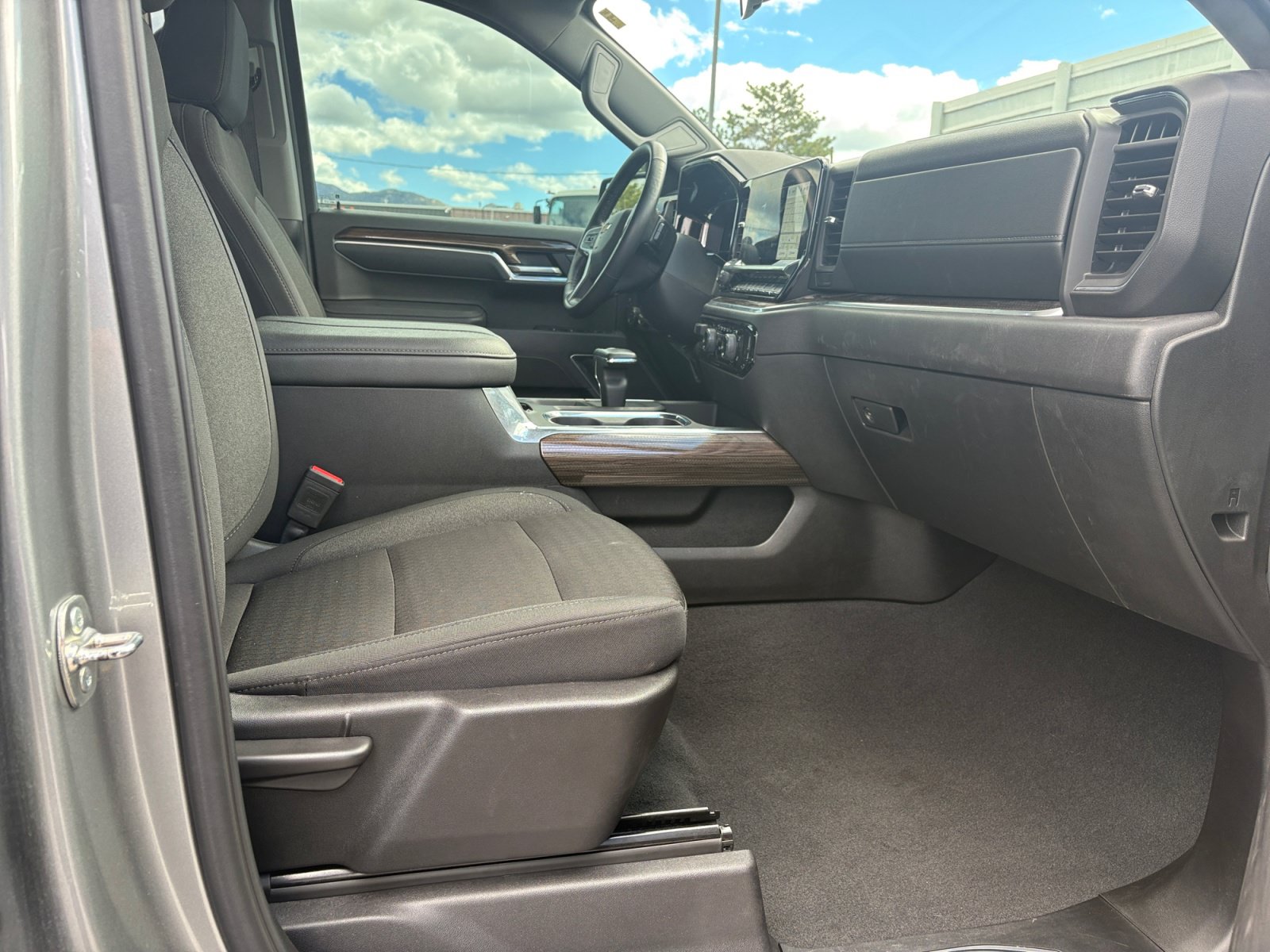 Used 2025 Chevrolet Silverado 1500 LT w/ Convenience Package II AWD/4WD image 29