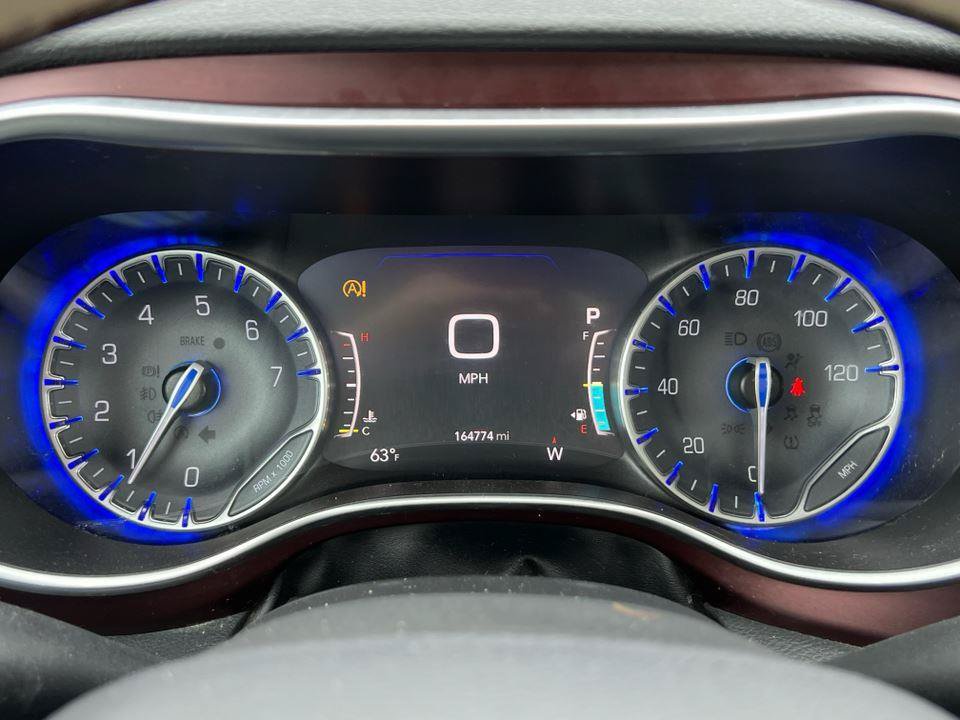Used 2017 Chrysler Pacifica Limited w/ UConnect Theater Package FWD image 22