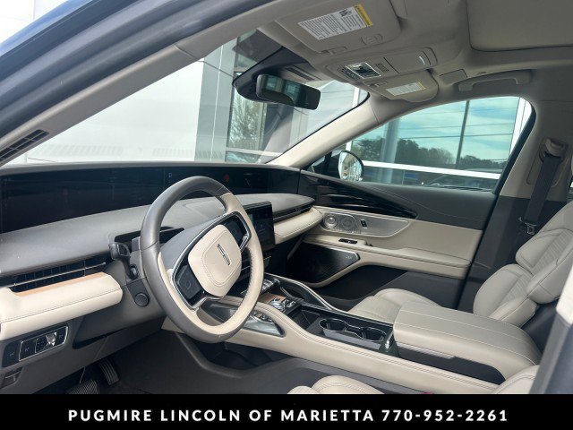 Used 2025 Lincoln Nautilus Reserve image 3