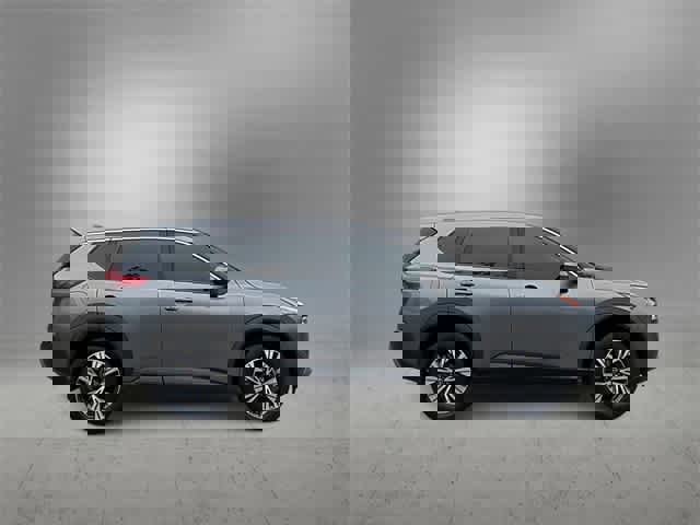 Used 2023 Nissan Rogue SV image 9