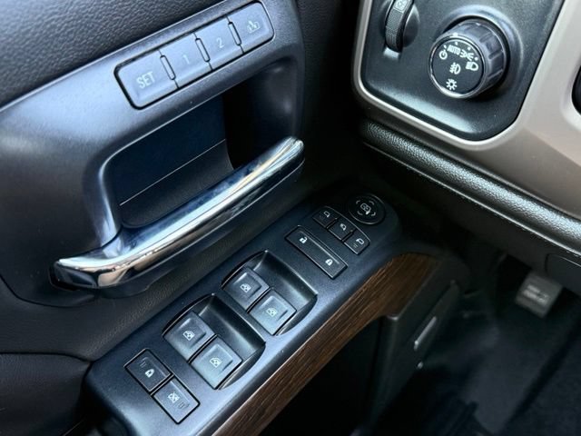 Used 2019 GMC Sierra 2500 Denali w/ Duramax Plus Package AWD/4WD image 17