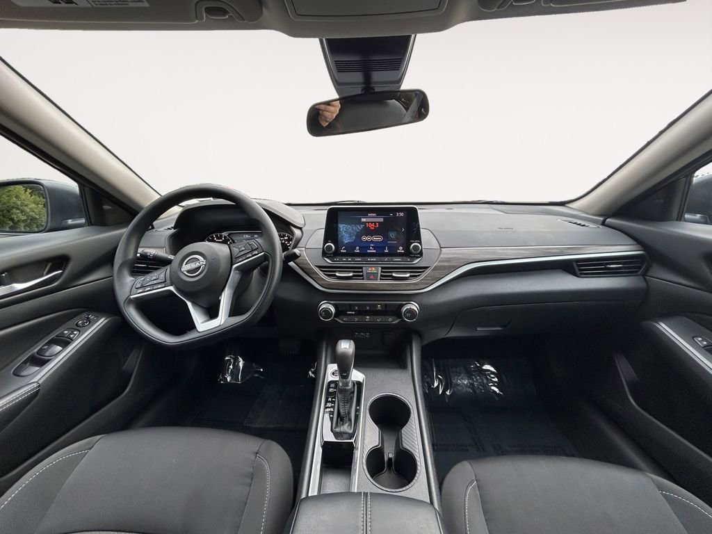 Used 2025 Nissan Altima 2.5 SV image 13