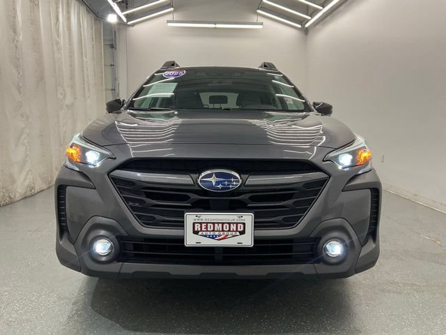 Used 2025 Subaru Outback Premium AWD/4WD image 3