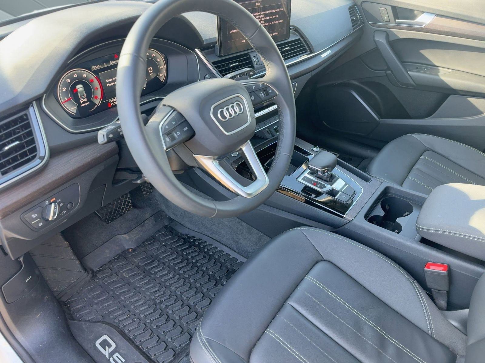 Used 2025 Audi Q5 2.0T Premium w/ Convenience Plus Package image 4