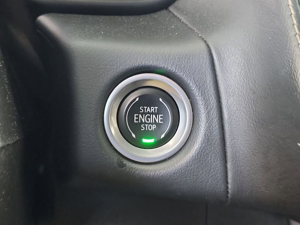 Used 2021 GMC Yukon XL SLT w/ SLT Premium Package image 17