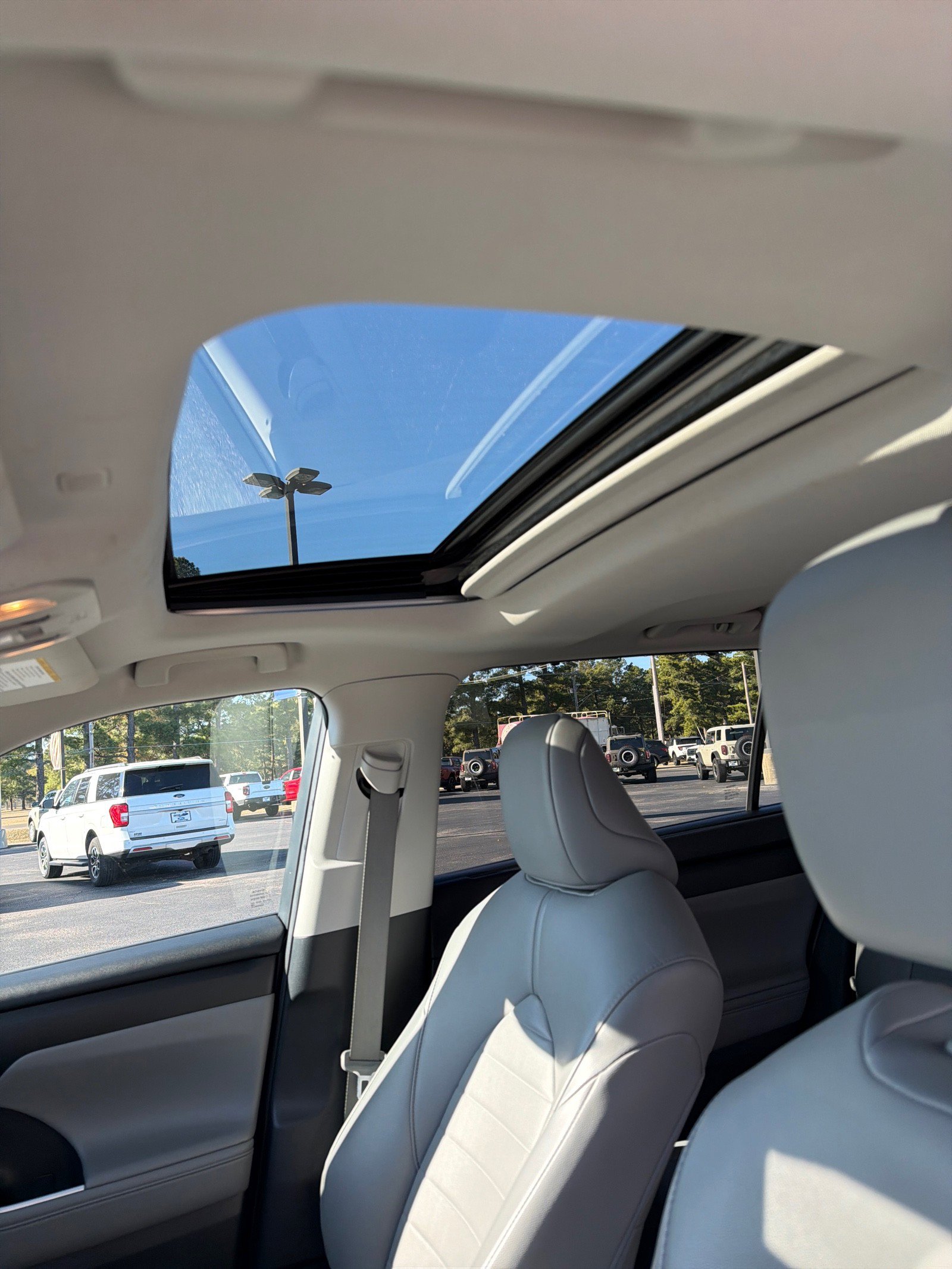 Used 2021 Toyota Highlander XLE image 10