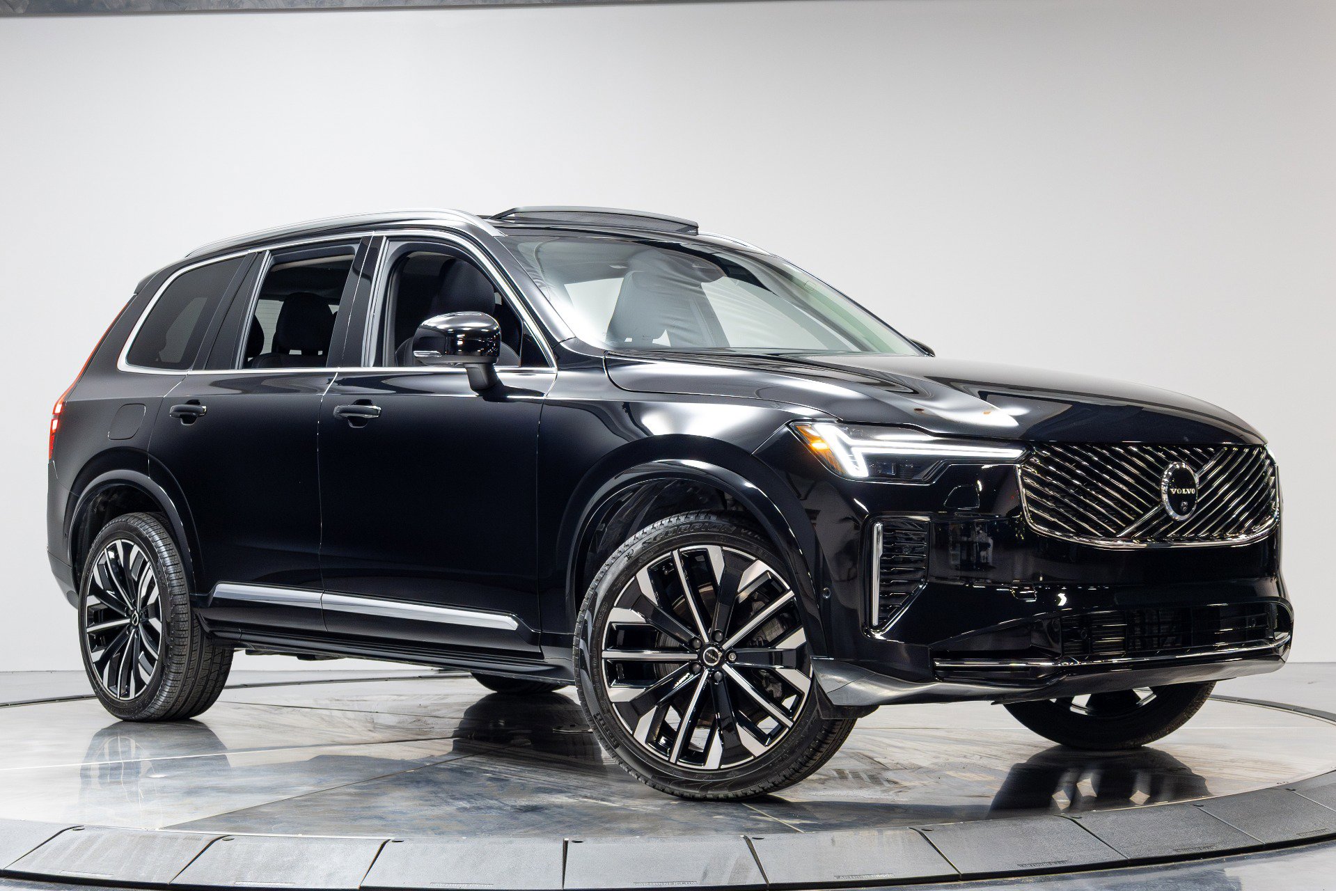 Used 2025 Volvo XC90 B6 Plus image 53