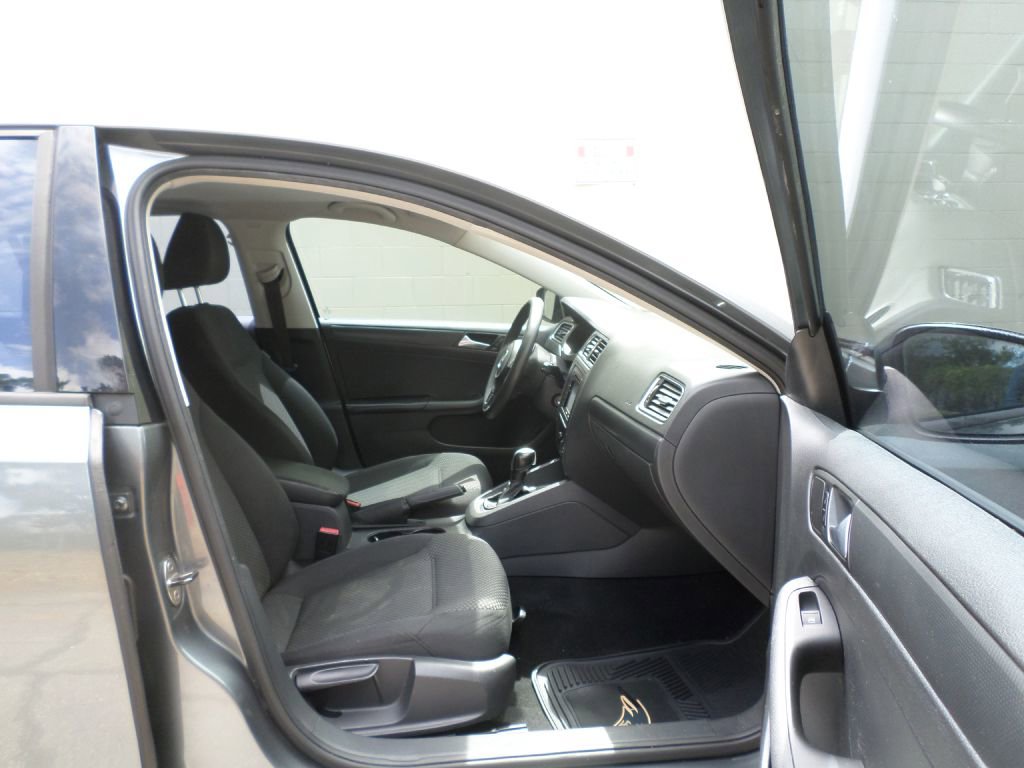 Used 2014 Volkswagen Jetta S image 8